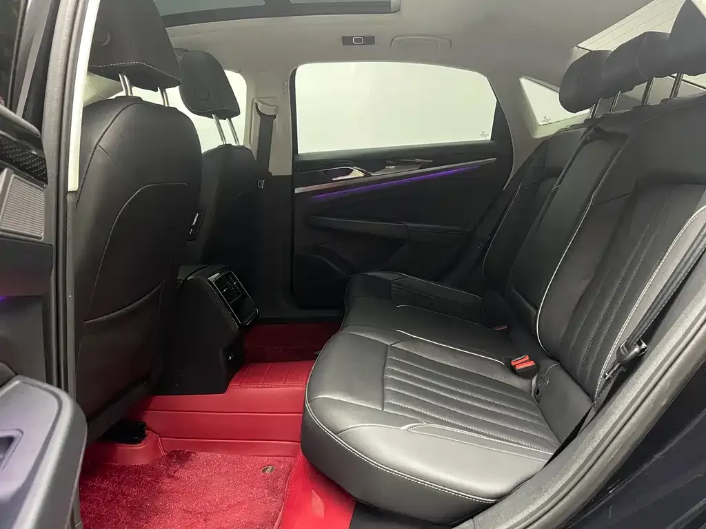 Volkswagen Passat 2022 из CN, фото 10