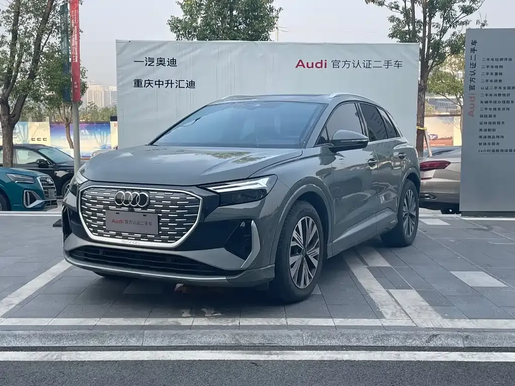 Audi Q4 e-tron — фото 1