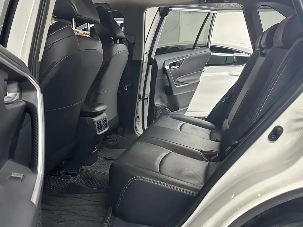 Toyota Wildlander 2021 из CN, фото 6