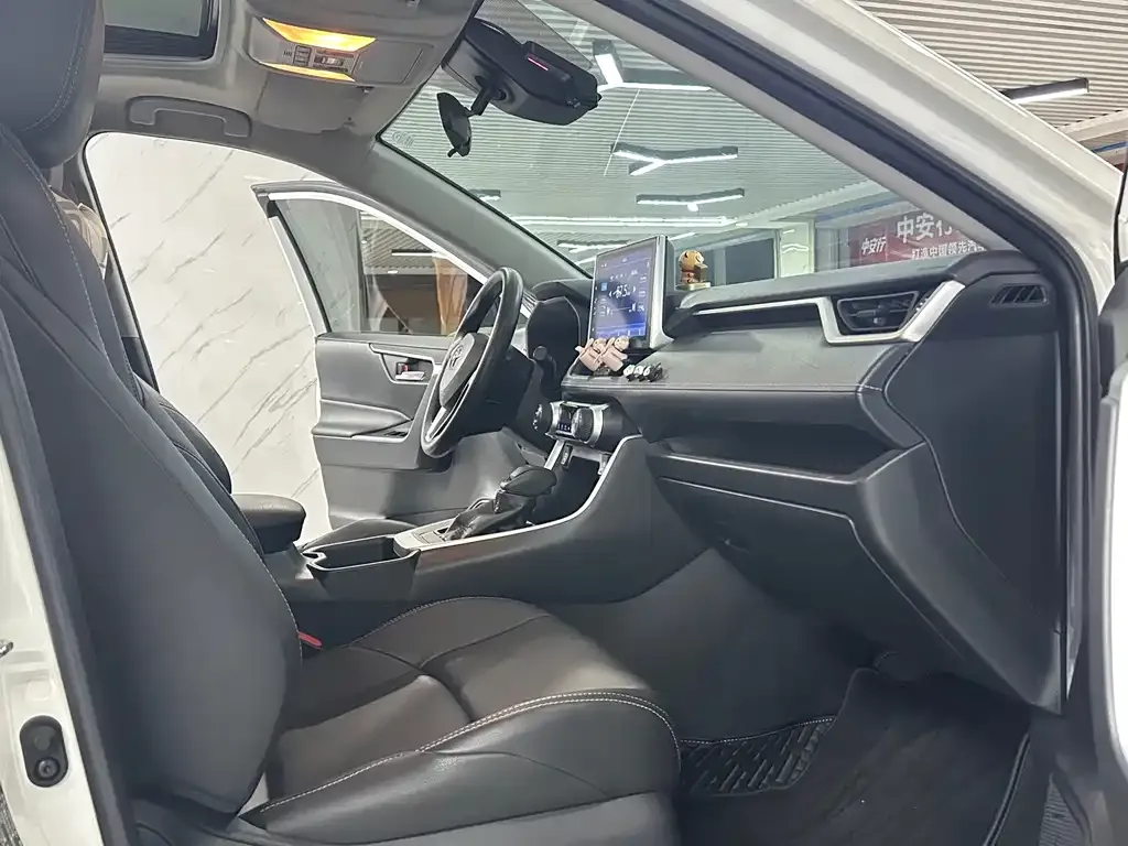 Toyota Wildlander 2021 из CN, фото 7