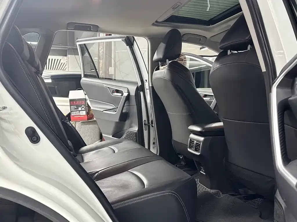 Toyota Wildlander 2021 из CN, фото 8