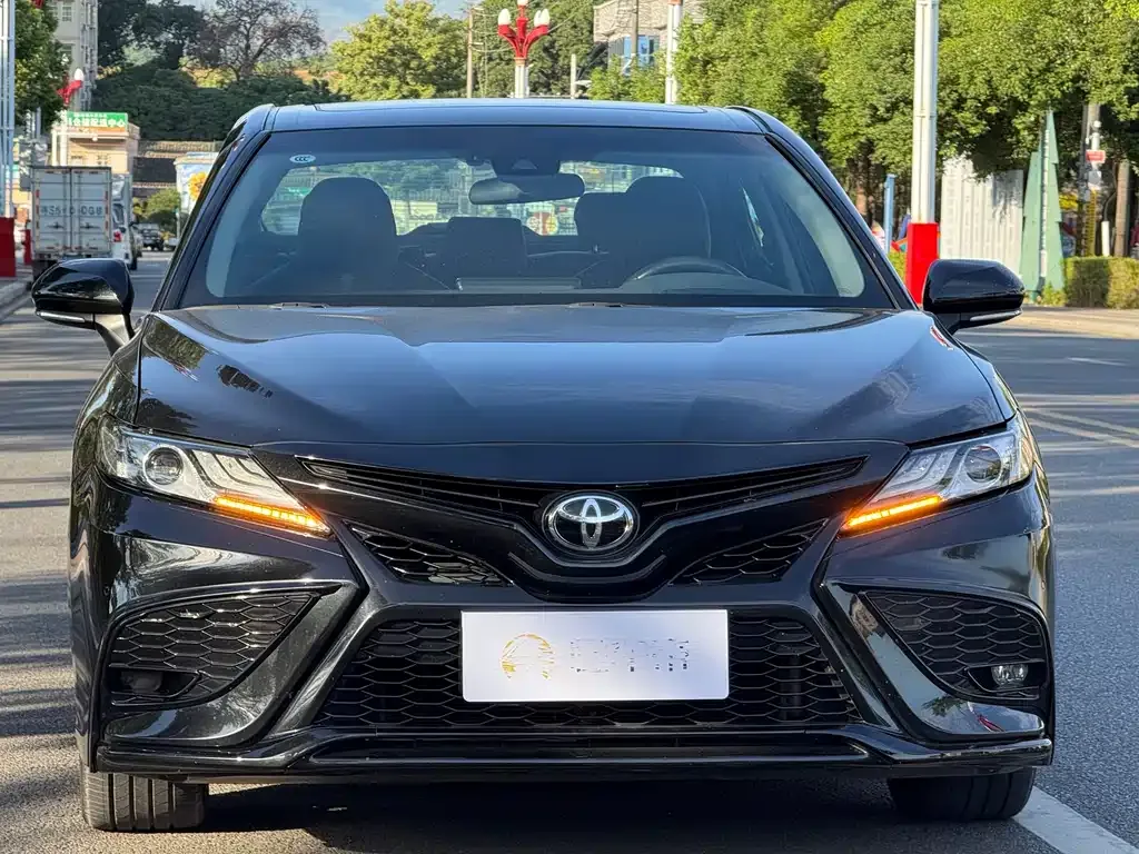 Toyota Camry 2022 из CN, фото 2