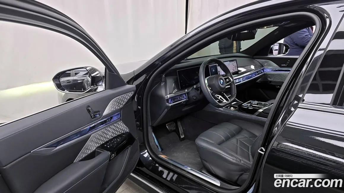 BMW i7 — фото 10