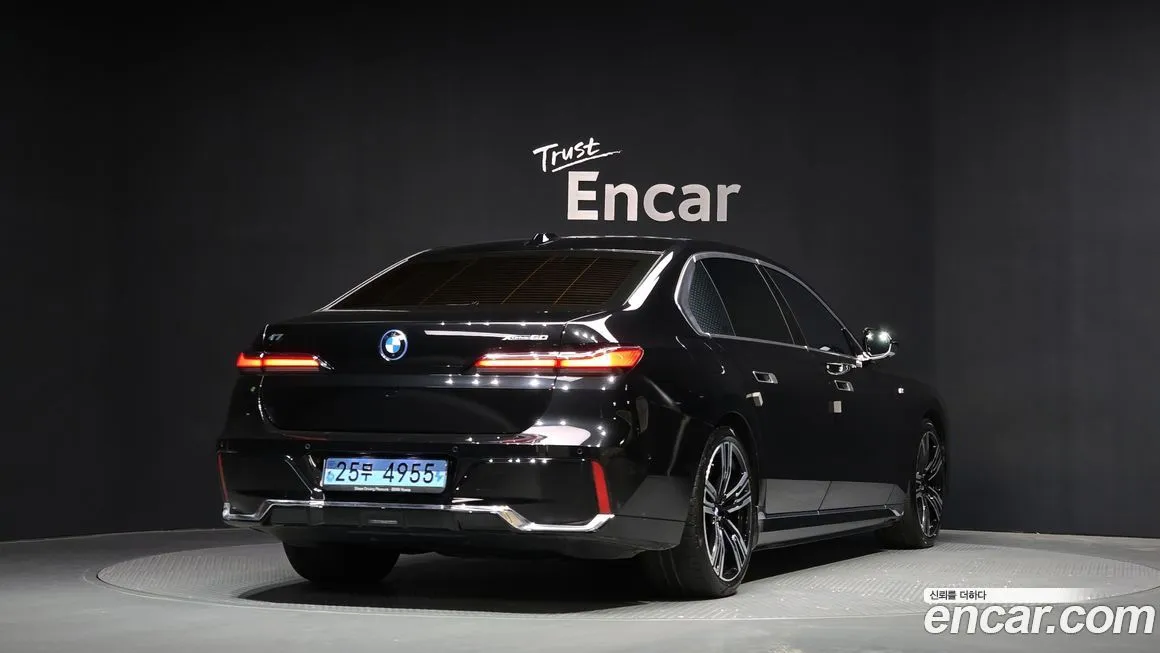 BMW i7 — фото 2