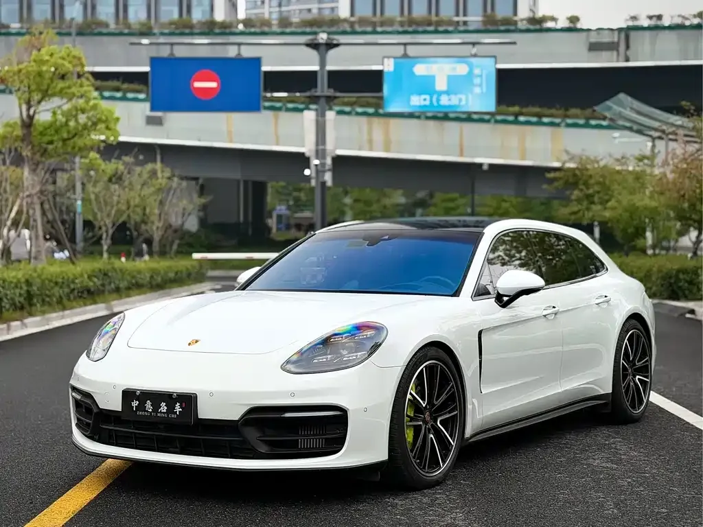 Porsche Panamera — фото 1