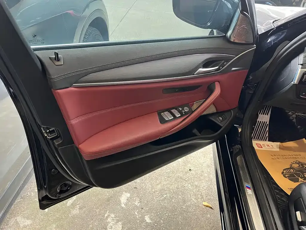 BMW 5 Series 2023 из CN, фото 7