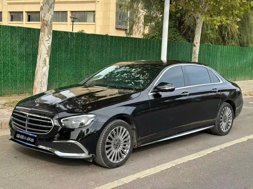 Mercedes-Benz E-Class — фото 1