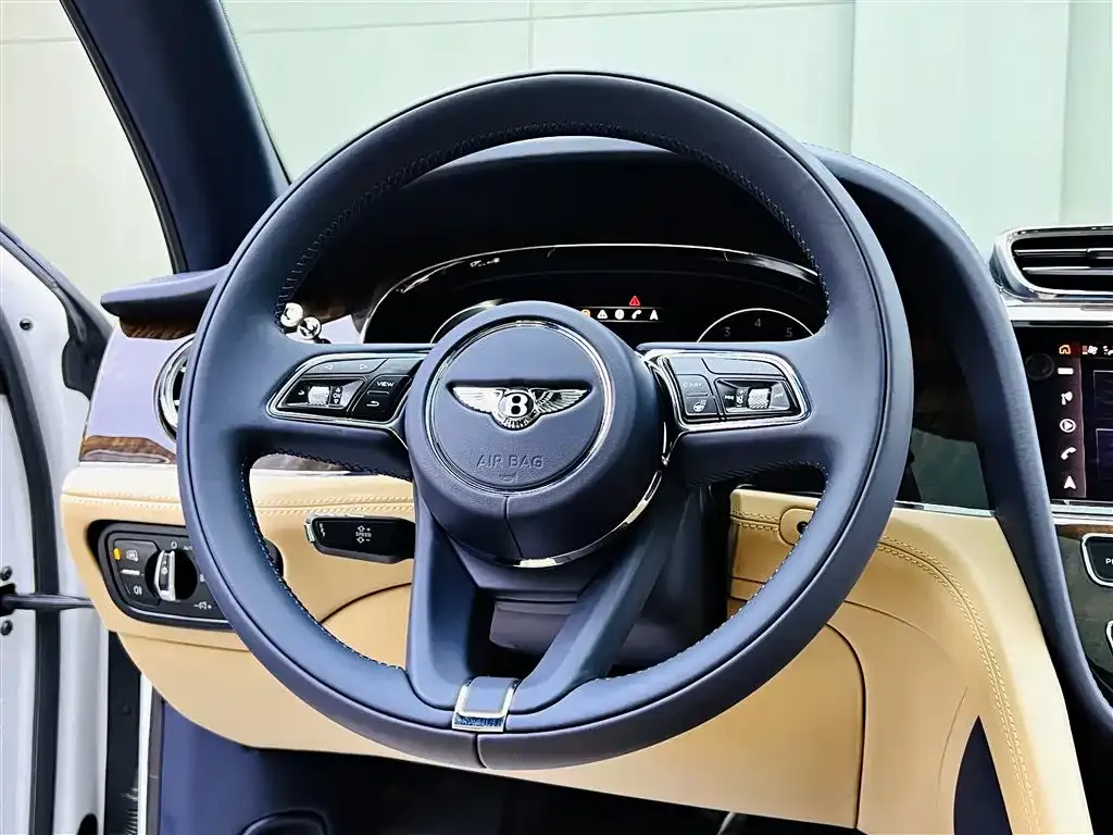 Bentley Bentayga 2021 из CN, фото 10