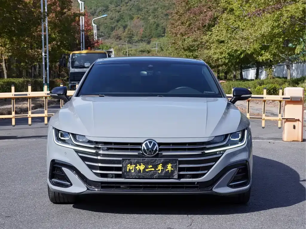 Volkswagen CC 2023 из CN, фото 2