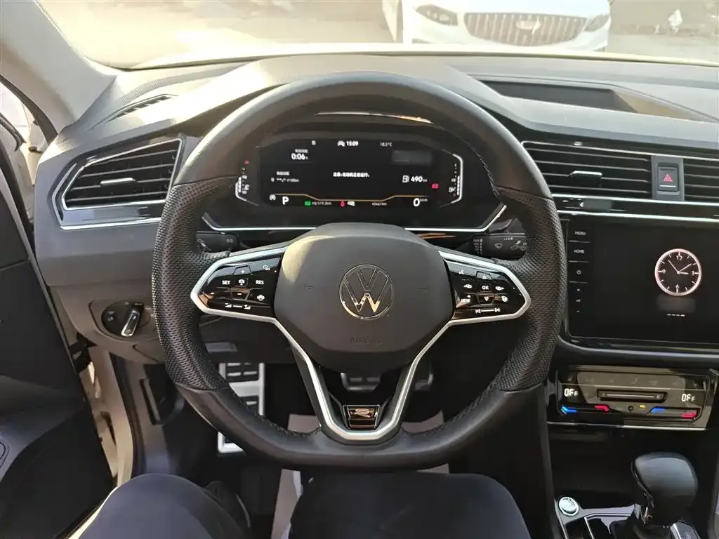 Volkswagen Tiguan X — фото 10