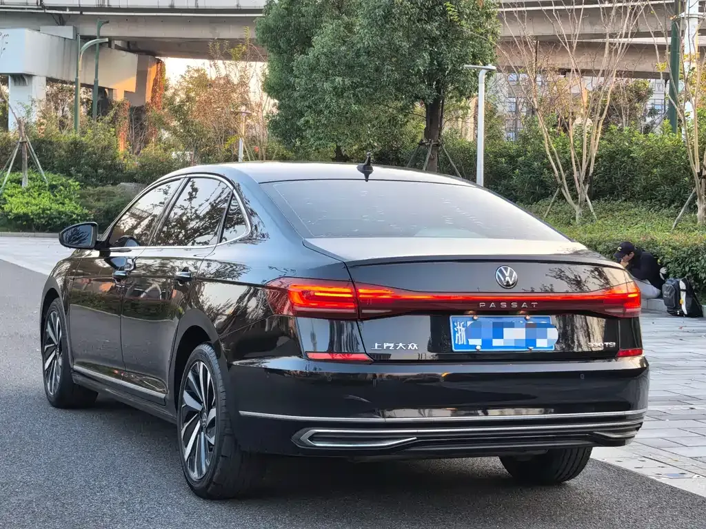 Volkswagen Passat 2023 из CN, фото 4