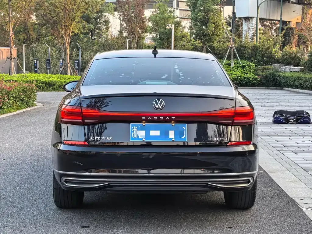 Volkswagen Passat 2023 из CN, фото 5
