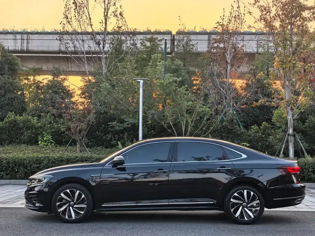 Volkswagen Passat 2023 из CN, фото 7