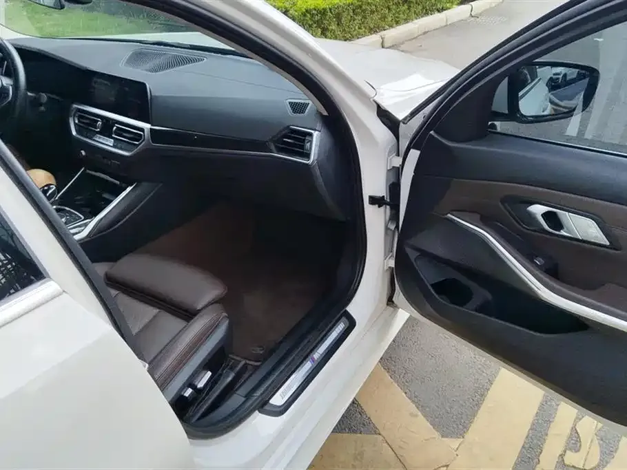 BMW 3 Series 2022 из CN, фото 8