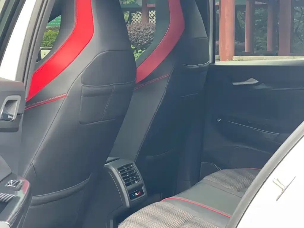 Volkswagen Golf GTI 2021 из CN, фото 9