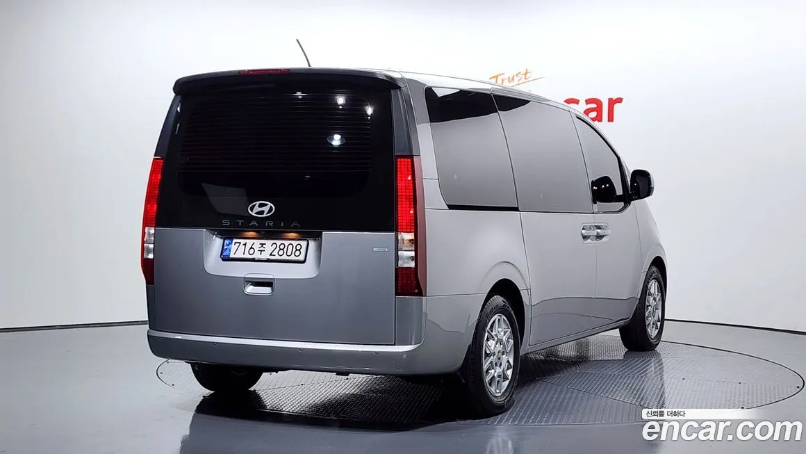 Hyundai Staria — фото 2