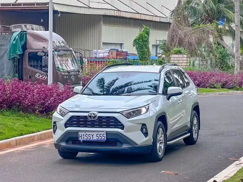 Toyota RAV4 2024 из CN, фото 1