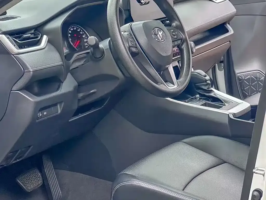 Toyota RAV4 2024 из CN, фото 4