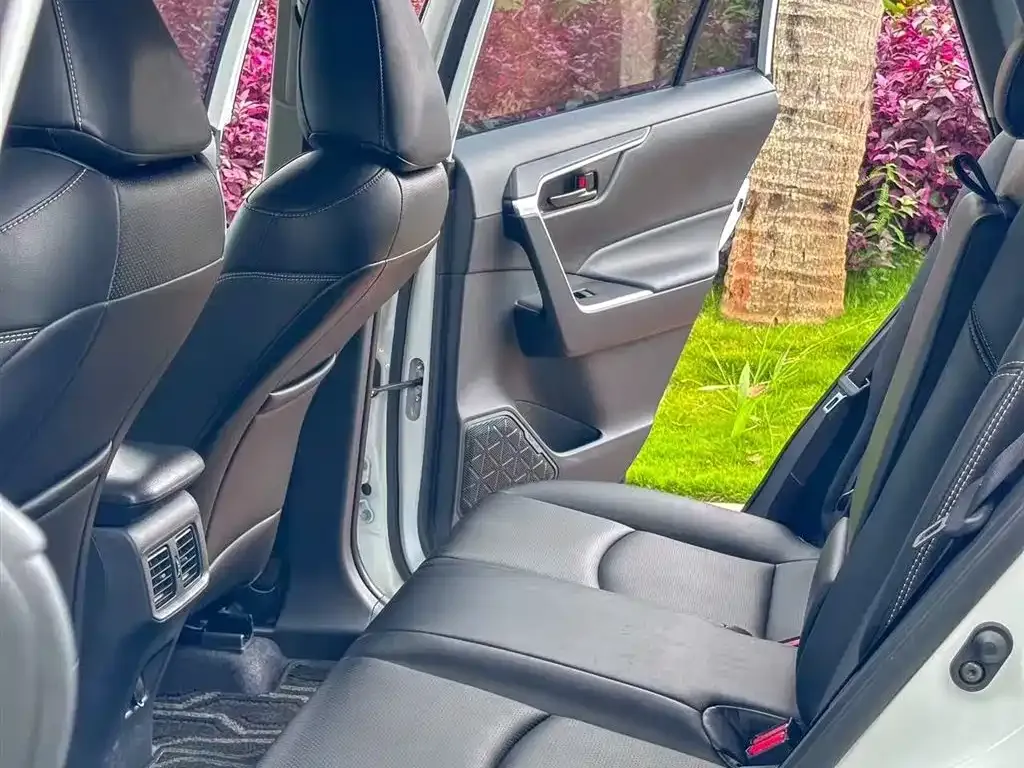 Toyota RAV4 2024 из CN, фото 6