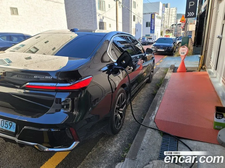 BMW i7 2024 из KR, фото 3