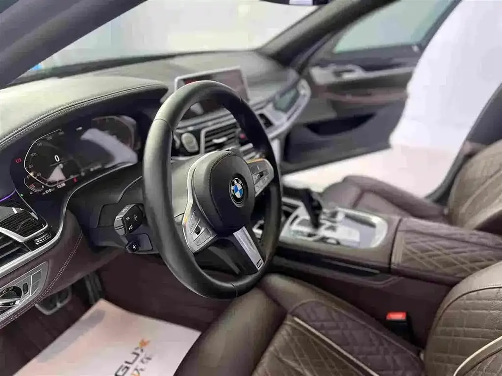 BMW 7 Series — фото 10