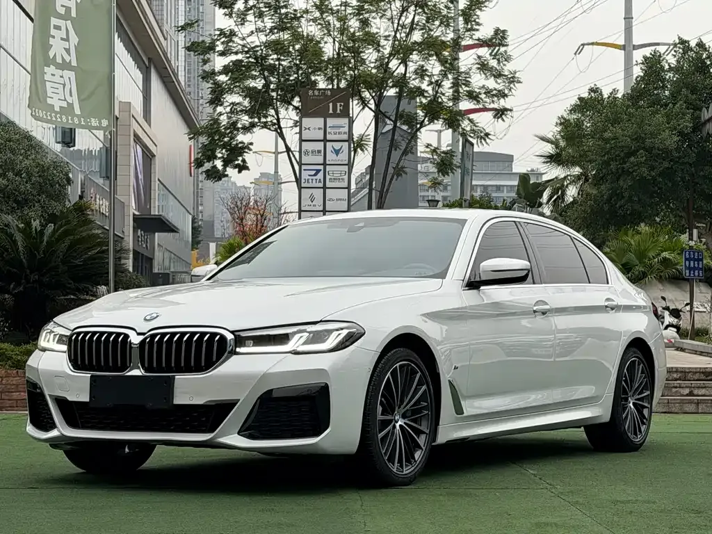 BMW 5 Series — фото 1