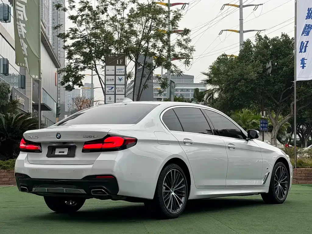 BMW 5 Series — фото 5