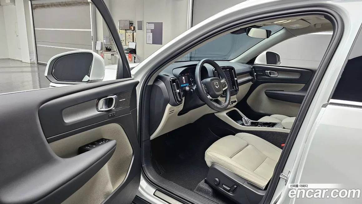 Volvo XC40 2025 из KR, фото 10