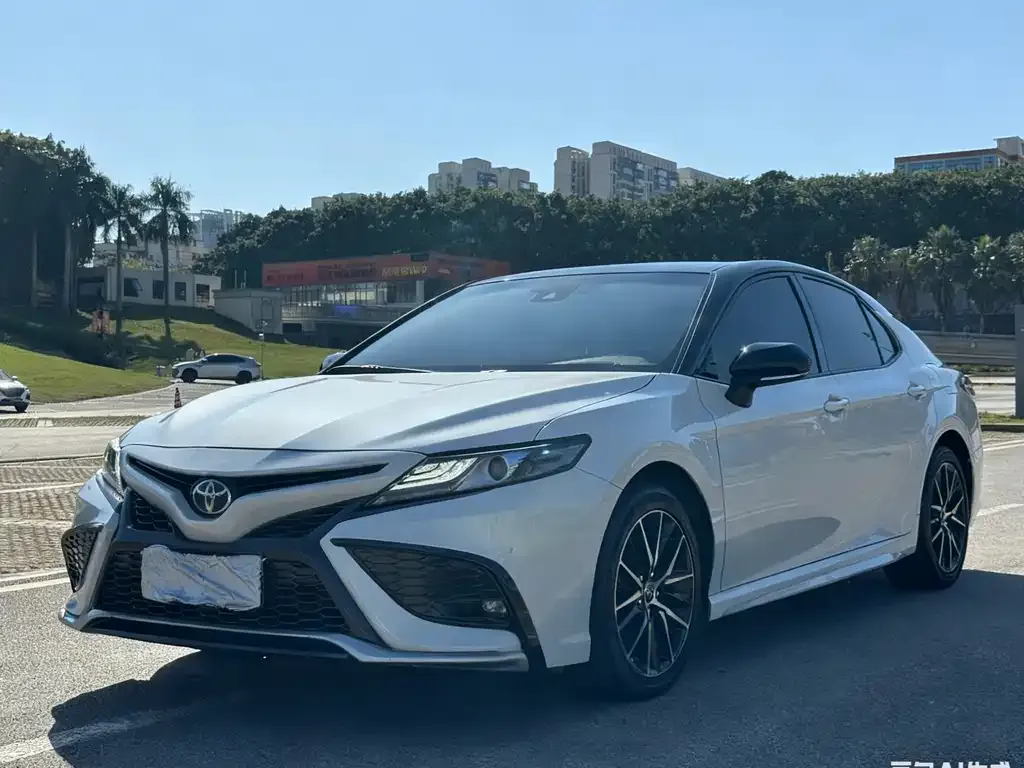 Toyota Camry 2023 из CN, фото 1
