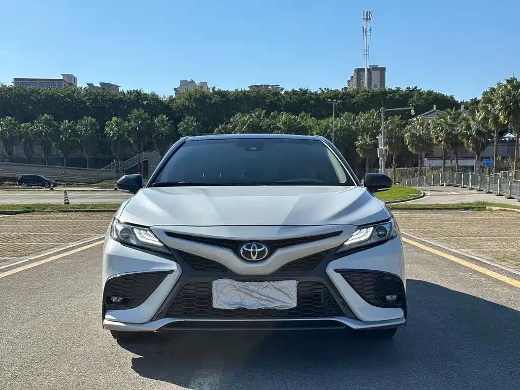 Toyota Camry 2023 из CN, фото 2