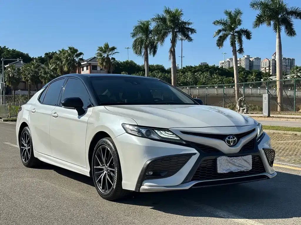 Toyota Camry 2023 из CN, фото 3