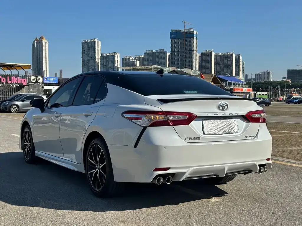 Toyota Camry 2023 из CN, фото 4