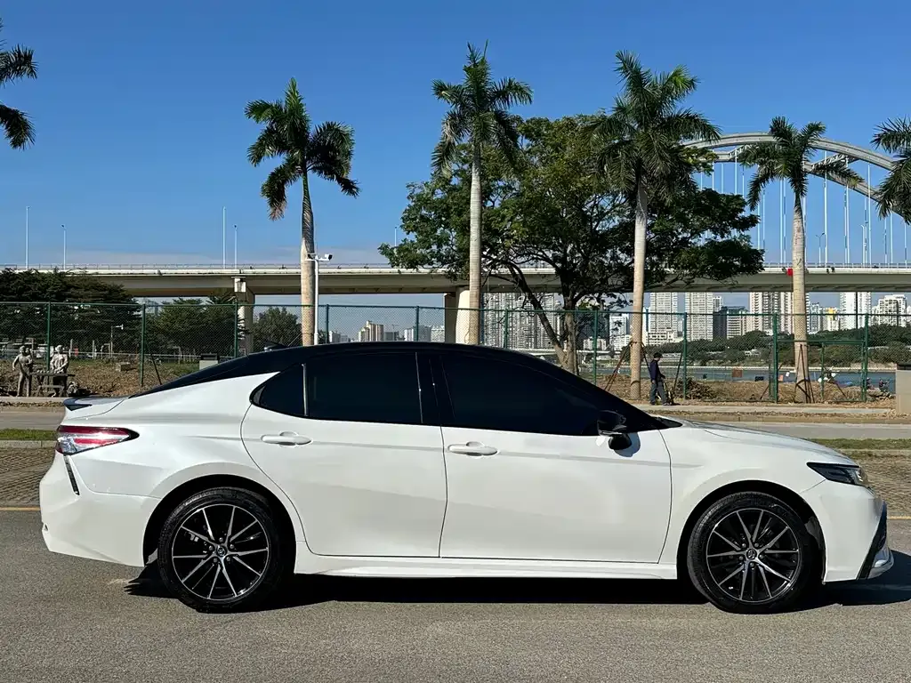 Toyota Camry 2023 из CN, фото 8