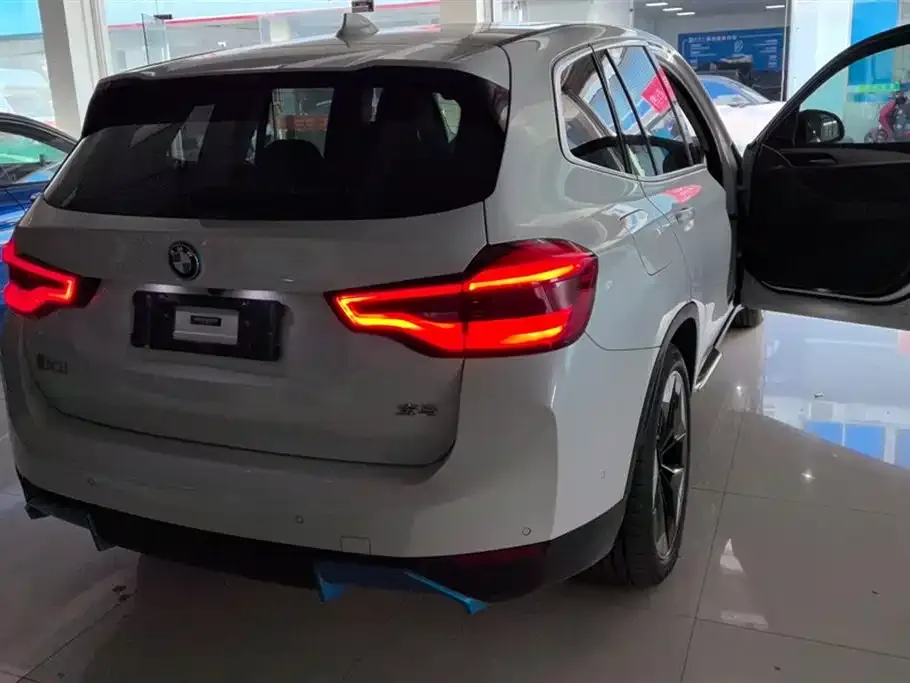 BMW iX3 — фото 3