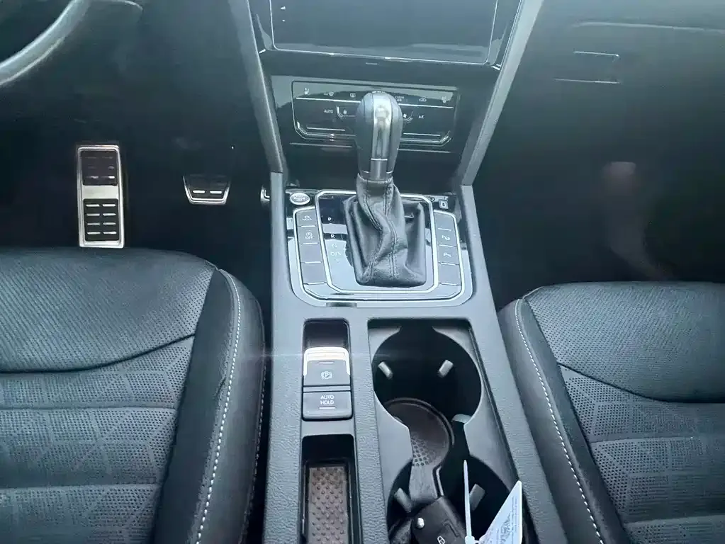 Volkswagen CC 2023 из CN, фото 10