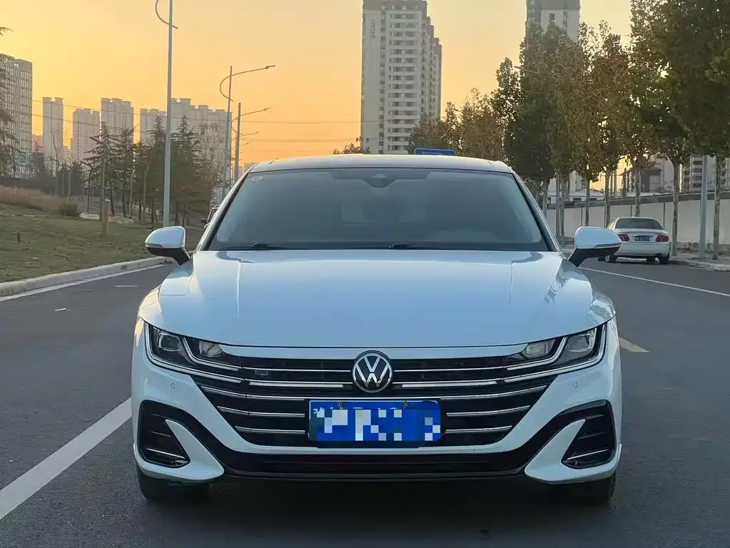 Volkswagen CC 2023 из CN, фото 2