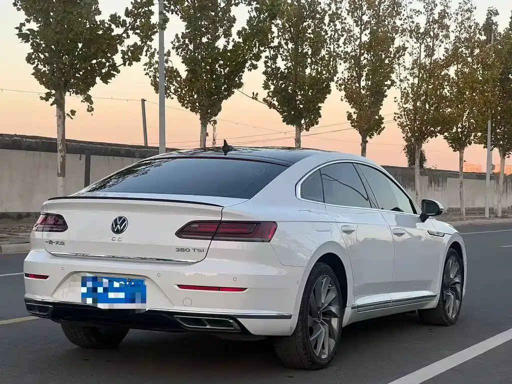 Volkswagen CC 2023 из CN, фото 4
