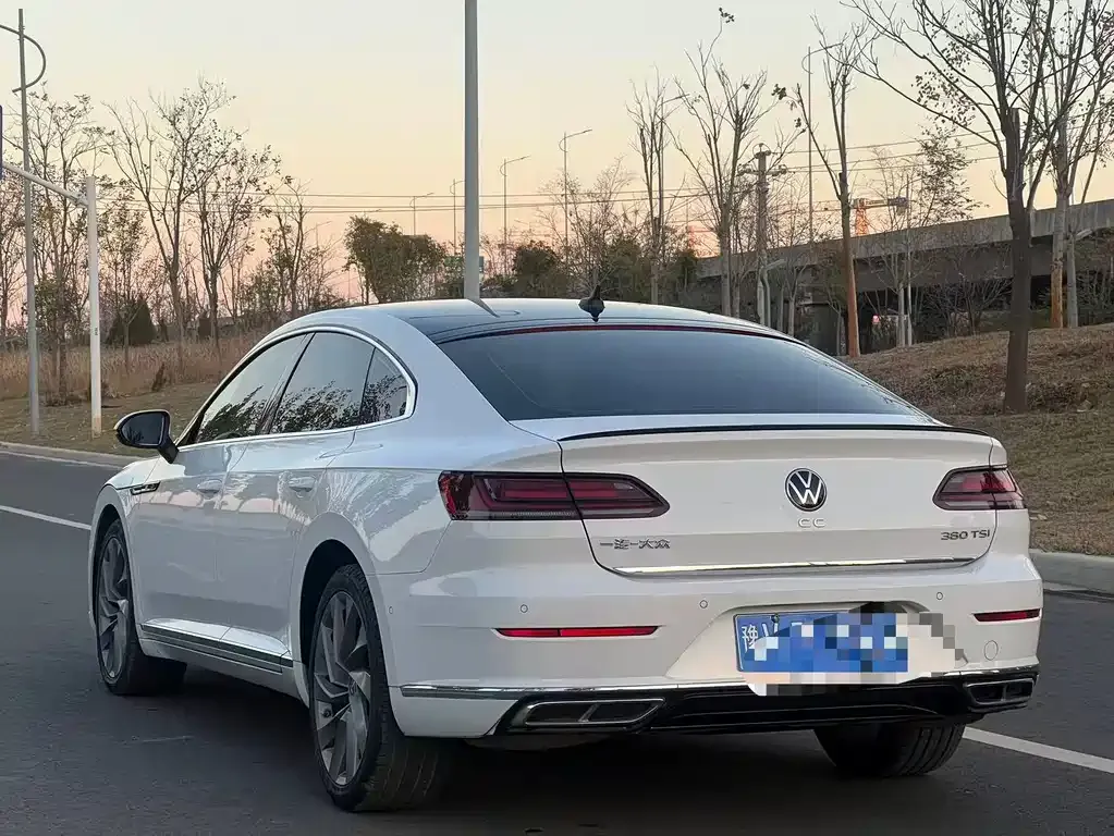 Volkswagen CC 2023 из CN, фото 5