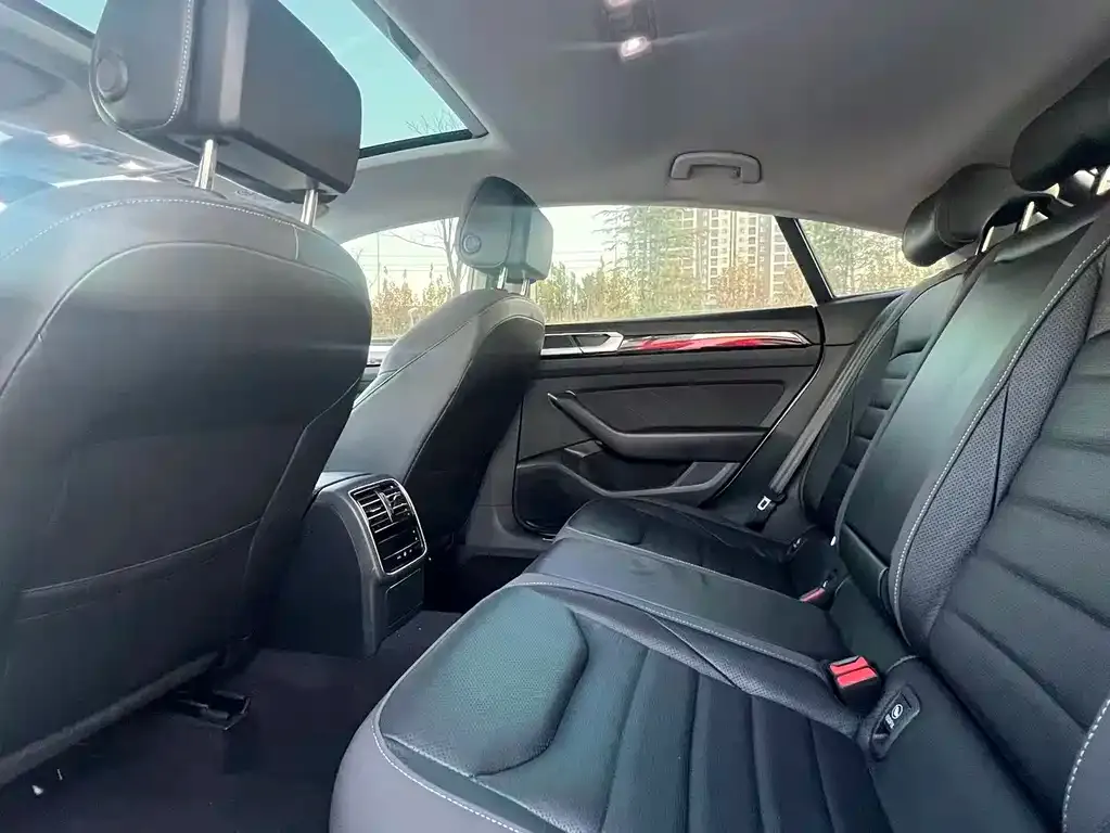 Volkswagen CC 2023 из CN, фото 9