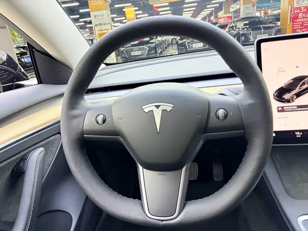 Tesla Model 3 — фото 7