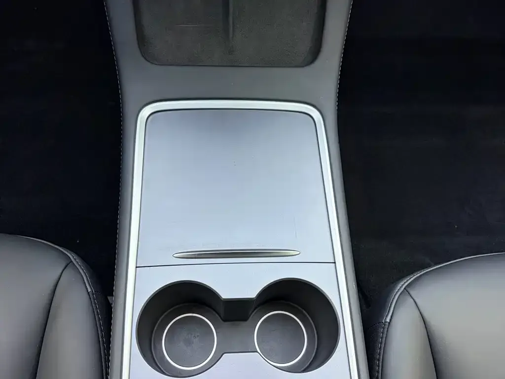 Tesla Model 3 — фото 9