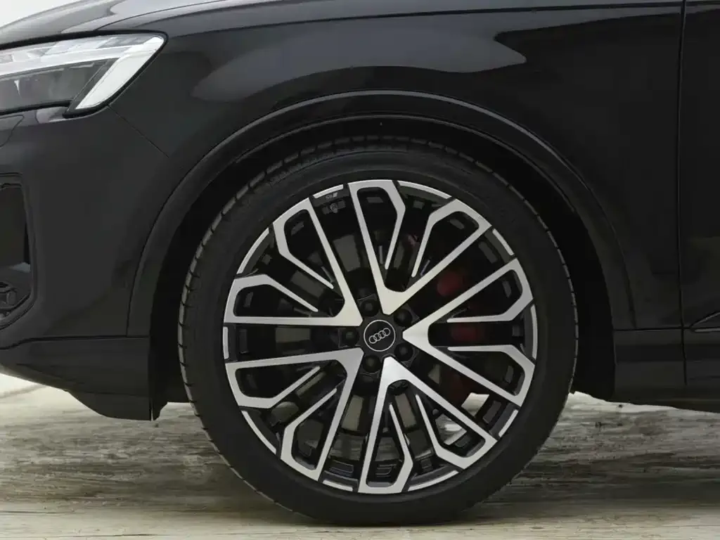 Audi SQ7 2024 из CN, фото 5