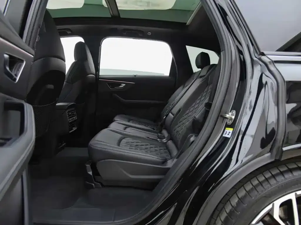 Audi SQ7 2024 из CN, фото 9