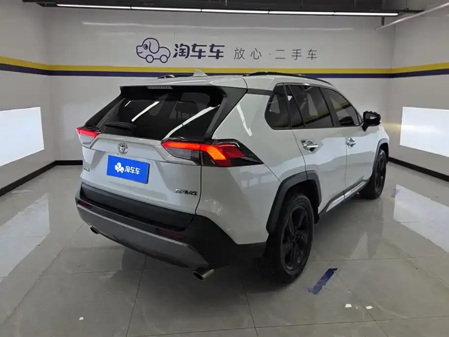Toyota RAV4 — фото 3