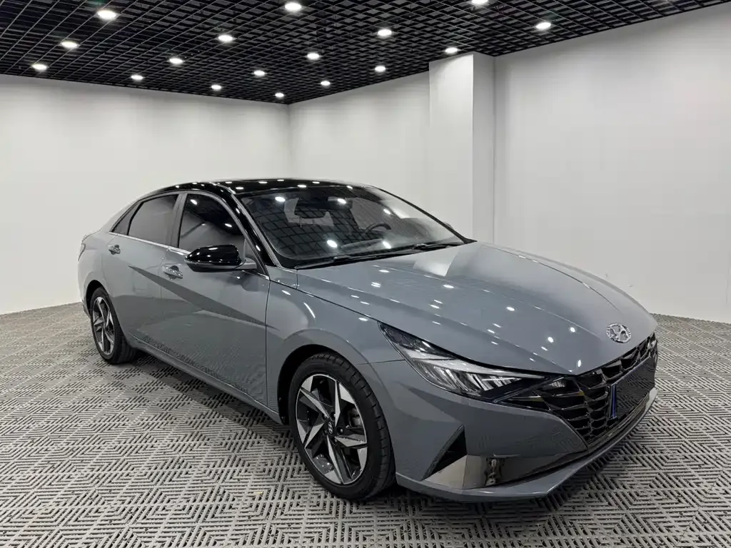 Hyundai Elantra — фото 1