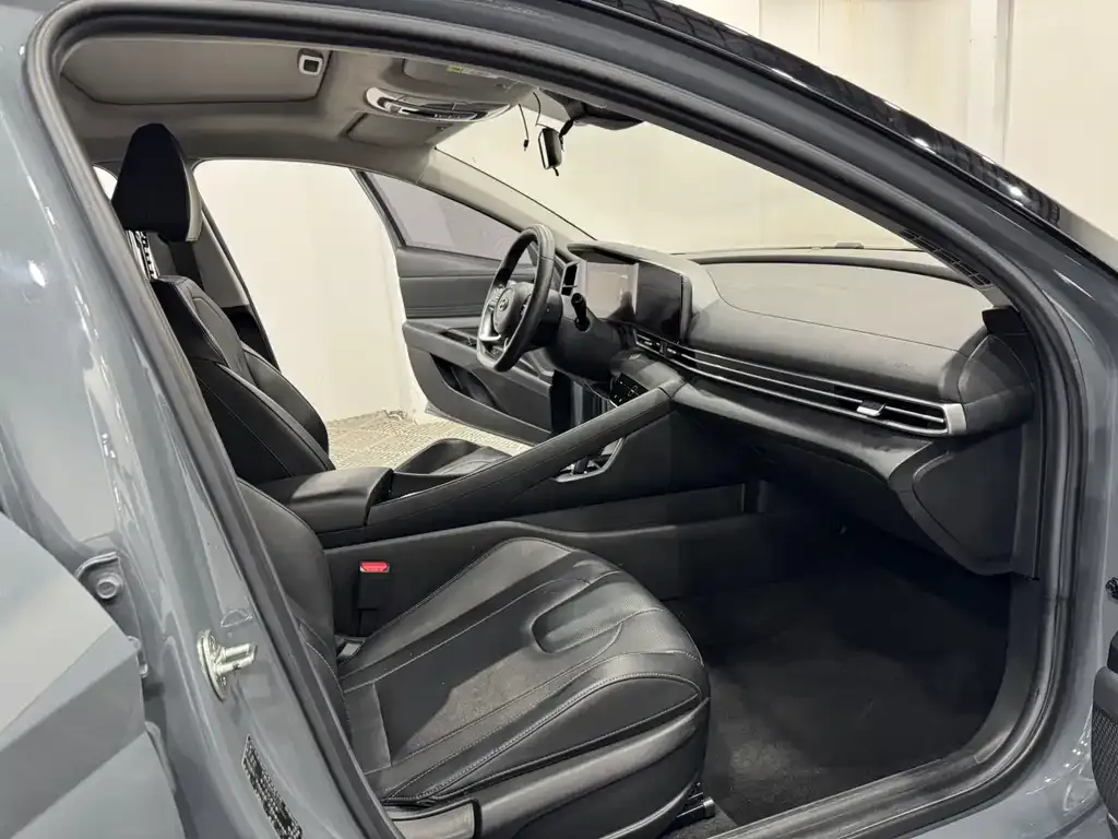 Hyundai Elantra — фото 4