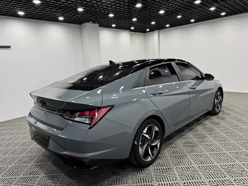 Hyundai Elantra — фото 7