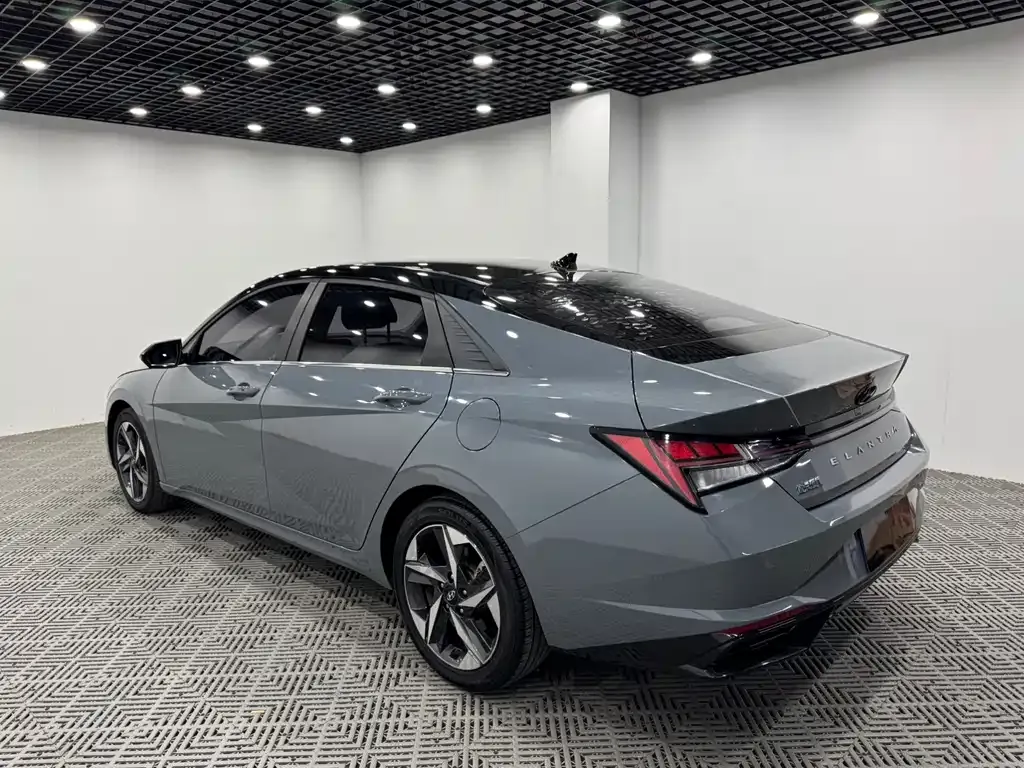 Hyundai Elantra — фото 9