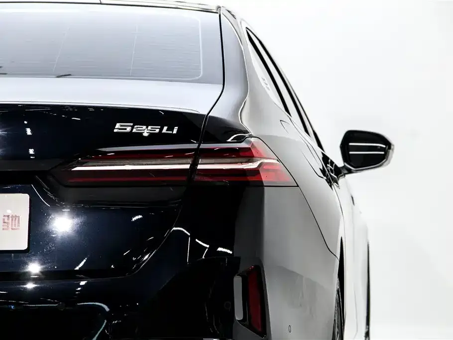 BMW 5 Series — фото 10