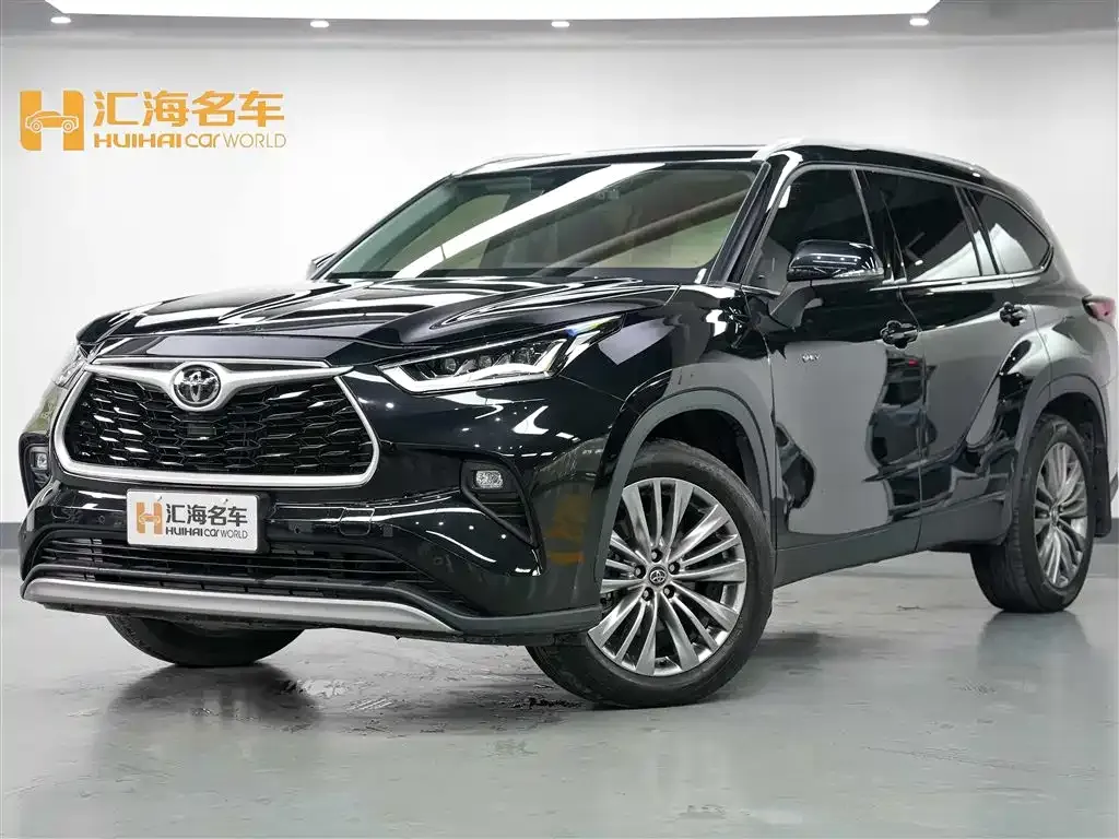 Toyota Highlander — фото 1